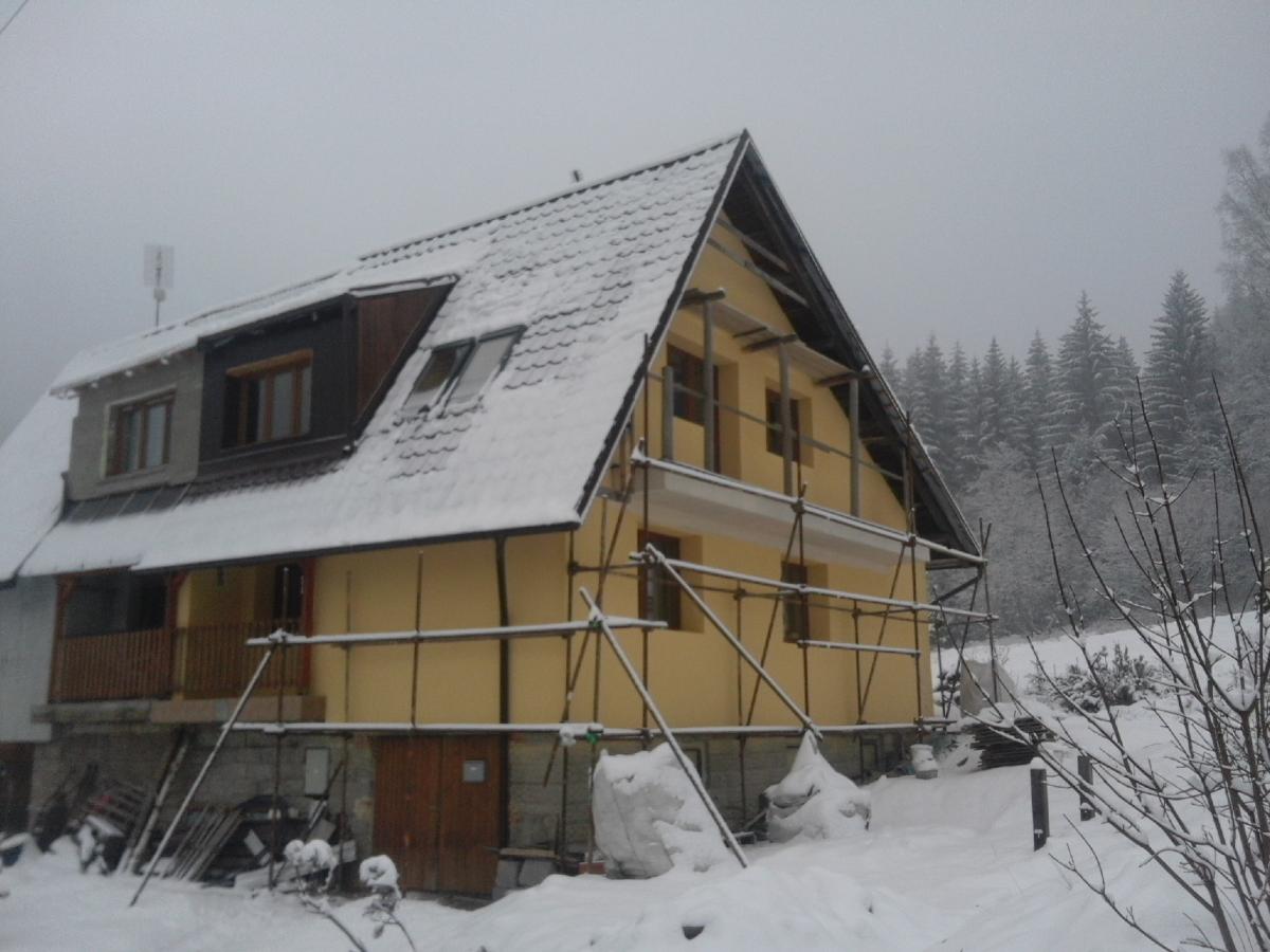 Dům na horách s automatem na pelety